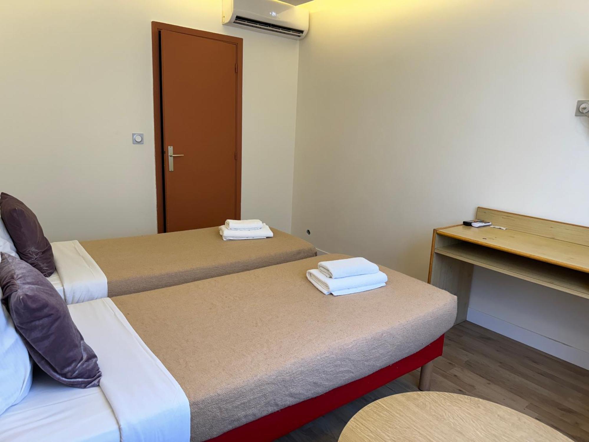 Twin Room,1600559792:JPEG